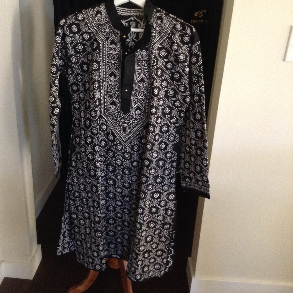 Men’s Lucknowi kurta with allover hand embroidery